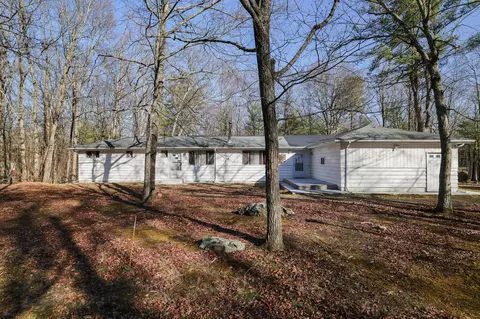 106 Dogwood Rd, Dingmans Ferry, PA 18328