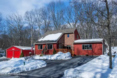 105 Hummingbird Trl, Bushkill, PA 18324