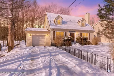 462 Country Place Dr, Tobyhanna, PA 18466