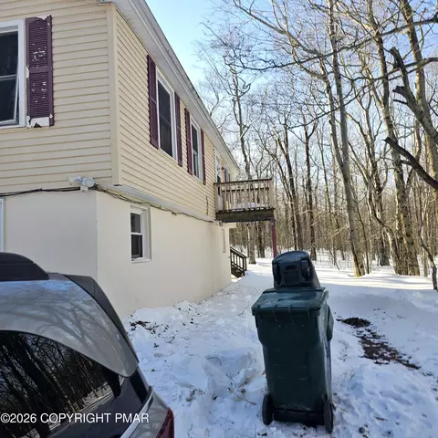 2647 Highview Dr, Tobyhanna, PA 18466