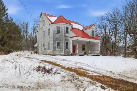 442 Main St, Gouldsboro, PA 18424