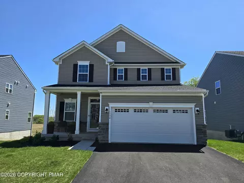 1174 Woodmont Ln, Catasauqua, PA 18032