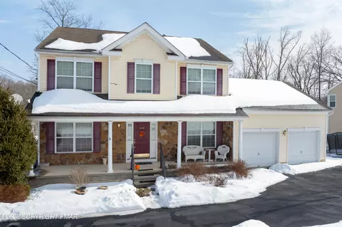 195 Kensington Dr, Bushkill, PA 18324