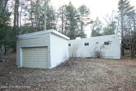 1110 Manzanedo Rd, East Stroudsburg, PA 18302