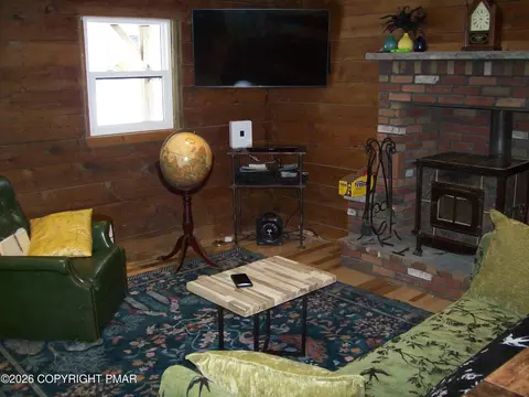 9416 Juniper Dr, Tobyhanna, PA 18466