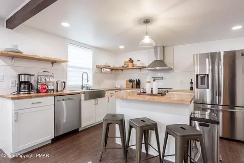 619 Washington Pl, Tobyhanna, PA 18466