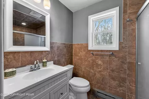 Bath - 3112 Spring Ct, Bushkill, PA 18324 photo 2 of 6