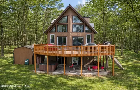 3112 Spring Ct, Bushkill, PA 18324