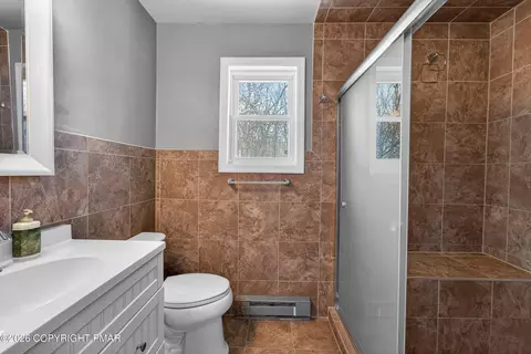 Bath - 3112 Spring Ct, Bushkill, PA 18324 photo 3 of 6