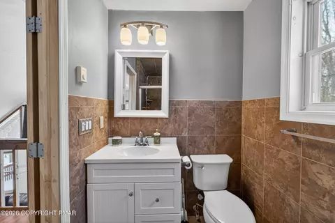 Bath - 3112 Spring Ct, Bushkill, PA 18324 photo 1 of 6