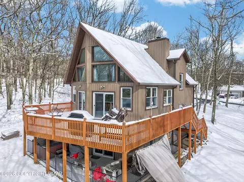 Exterior - 3112 Spring Ct, Bushkill, PA 18324 photo 8 of 9