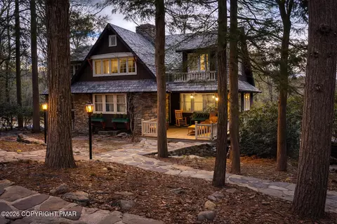 204 Lake Rd, Pocono Manor, PA 18349