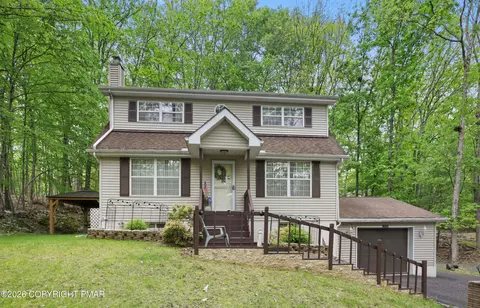 2110 Lansdale Dr, East Stroudsburg, PA 18301