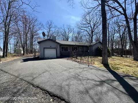 217 Bindale Rd, Tamiment, PA 18371