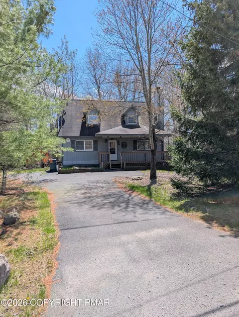 715 Country Pl Dr, Tobyhanna, PA 18466
