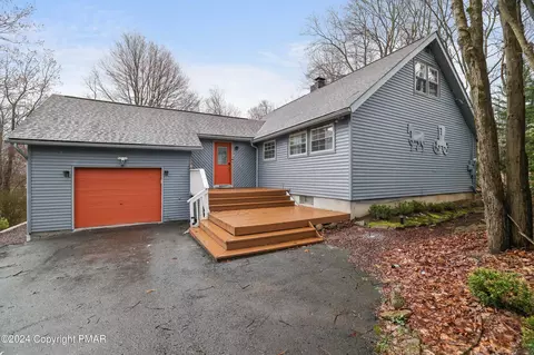 1674 Glade Dr, Long Pond, PA 18334