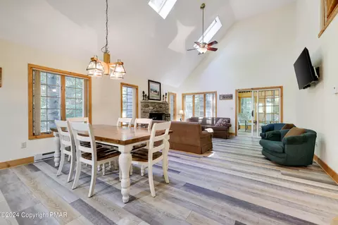 84 Short Hill Rd, Lake Harmony, PA 18624