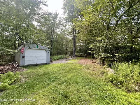 16 War Dance Path, Gouldsboro, PA 18424
