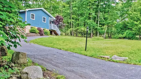 31 Seneca Rd, Mount Pocono, PA 18344