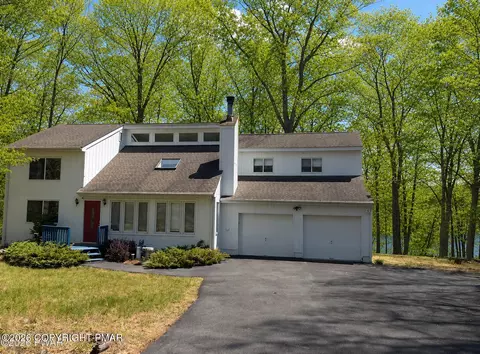 211 Brandyshire Dr, Tamiment, PA 18371