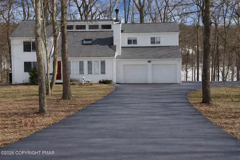 211 Brandyshire Dr, Tamiment, PA 18371
