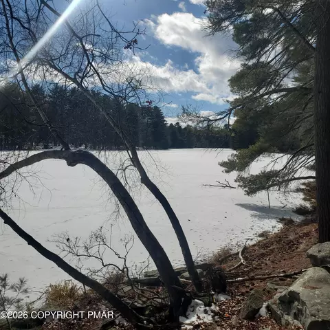 112 Pine Tree Ln, Dingmans Ferry, PA 18328