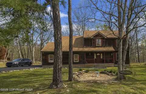 421 Underhill Dr, Tamiment, PA 18371