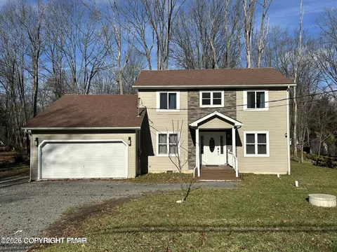 5186 Hummingbird Dr, Pocono Summit, PA 18346