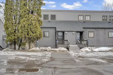 87 Cross Country Ln, Tannersville, PA 18372