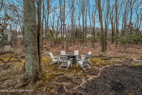 17 Rockspring Ct, Lake Harmony, PA 18624