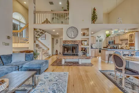 17 Rockspring Ct, Lake Harmony, PA 18624