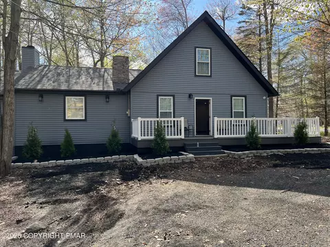 7511 Crestview Dr, Tobyhanna, PA 18466