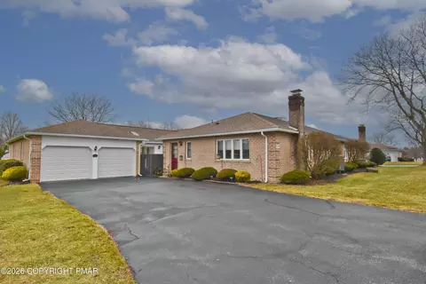 5776 Tavistock Ln, Macungie, PA 18062