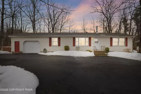 1107 Mink Trl, Bushkill, PA 18324