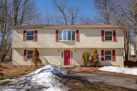 7624 Sawmill Rd, Tobyhanna, PA 18466