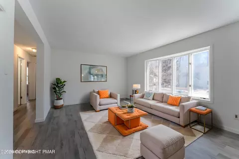7624 Sawmill Rd, Tobyhanna, PA 18466