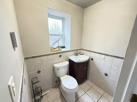 Bath - 6486 Decker Rd, Bushkill, PA 18324 photo 3 of 4