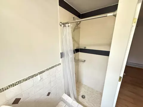 Bath - 6486 Decker Rd, Bushkill, PA 18324 photo 4 of 4