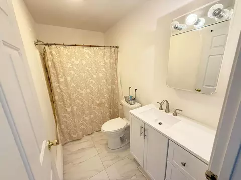 Bath - 6486 Decker Rd, Bushkill, PA 18324 photo 2 of 4