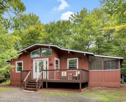 3167 Carobeth Dr, Tobyhanna, PA 18466