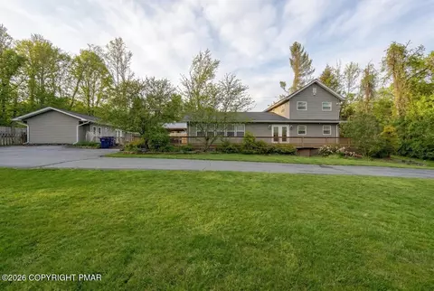 6253 Paradise Valley Rd, Cresco, PA 18326
