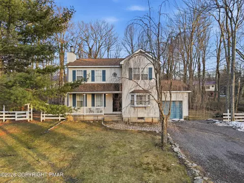 5123 Iroquois St, Tobyhanna, PA 18466