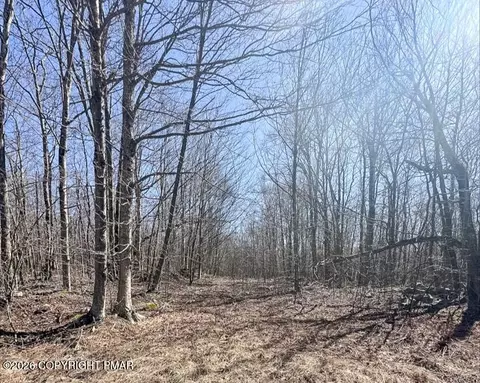 30 Somerset Drive, Tobyhanna, PA 18466