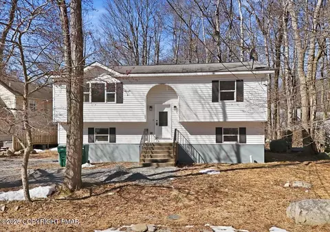 2802 Fairhaven Dr, Tobyhanna, PA 18466