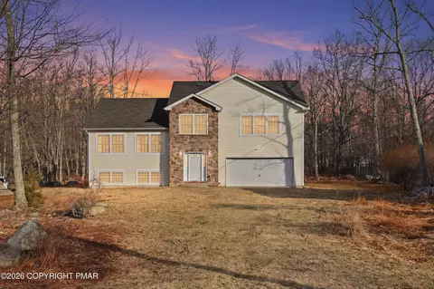 112 Amos Cir, Bushkill, PA 18324