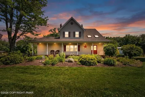 3318 Spruce Cabin Rd, Cresco, PA 18326