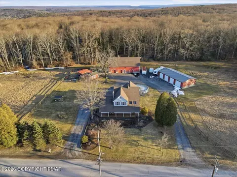 3318 Spruce Cabin Rd, Cresco, PA 18326