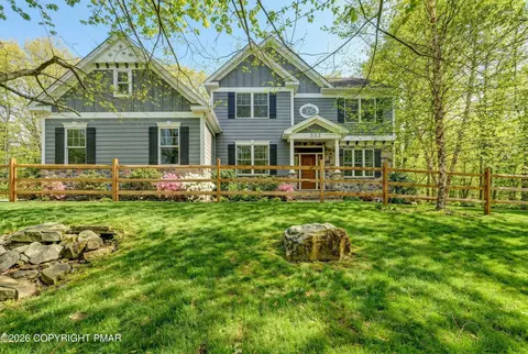 333 Sunset Ave, Pocono Manor, PA 18349