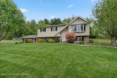 533 Rolling Pines Dr, Saylorsburg, PA 18353