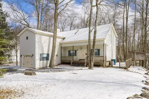 2125 Rosemont Dr, Tobyhanna, PA 18466